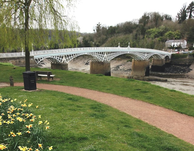 Old bridge new cracks