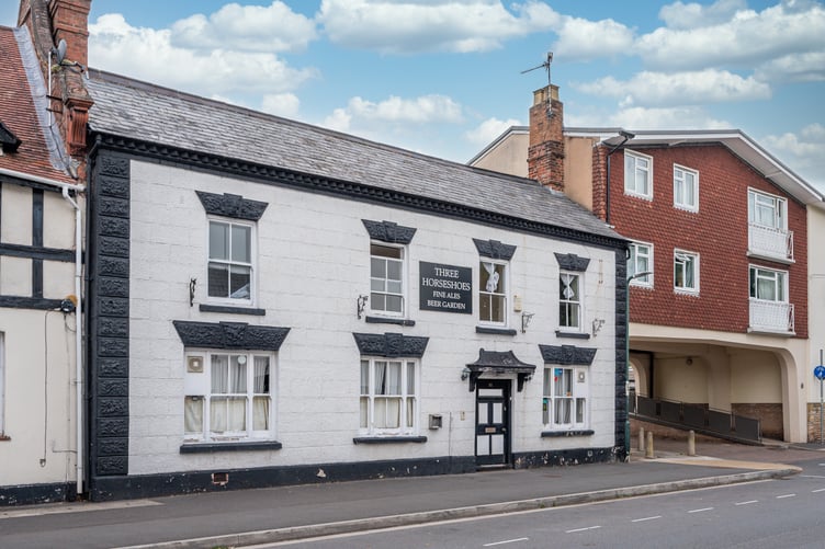 three horseshoes