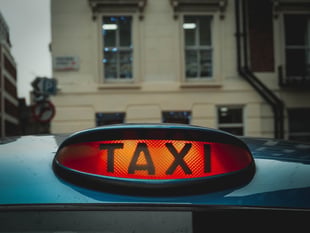 Taxi driver training 'a nice little earner'