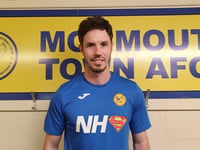 Ten-man Kingfishers hold on for victory 