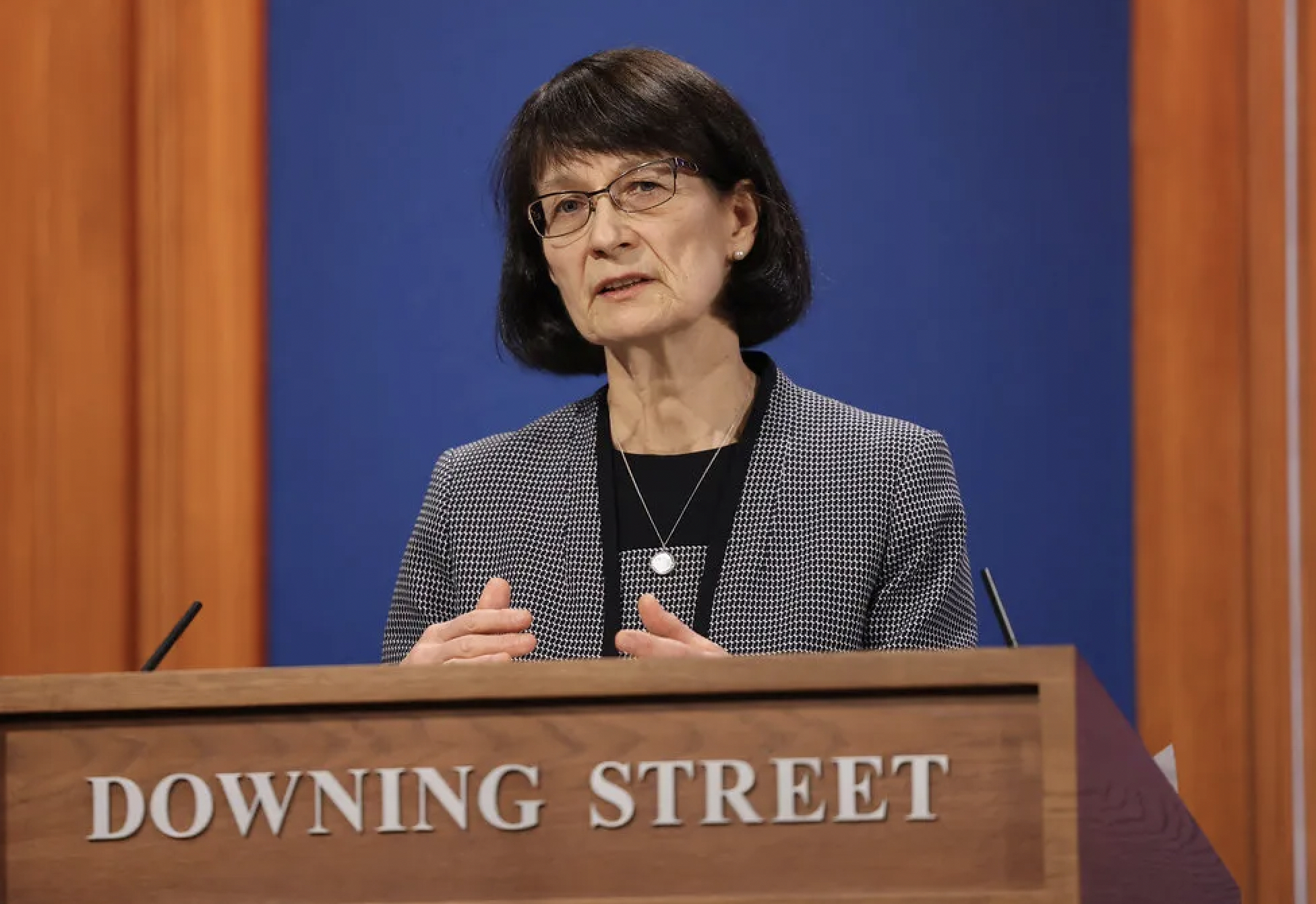 Harries raises mask doubts