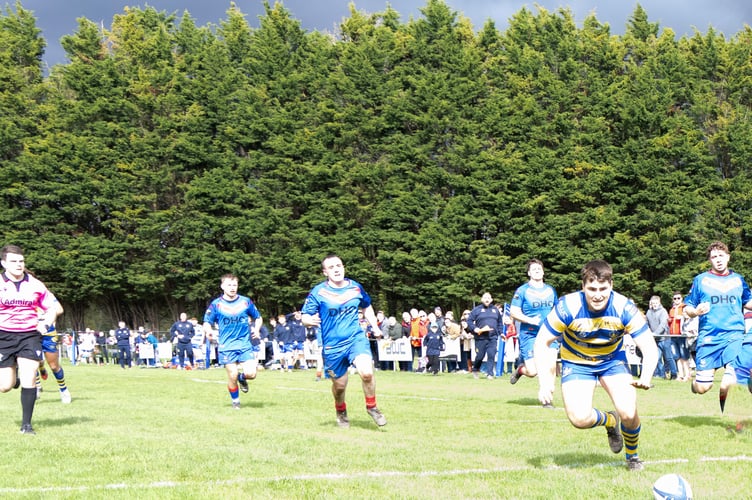 Morgen Jeffs pounces for the winning score