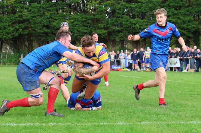 Ollie Scriven is airborne to secure a try