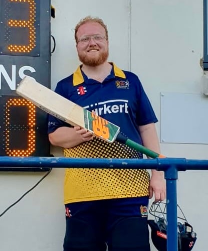Andrew Dobbie scored 33 to guide Monmouth 2nds home