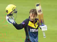 Usk star Root stays with Glam