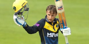 Usk star Root stays with Glam