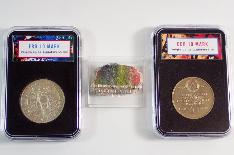 Berlin Wall commemorative coin and wall fragment