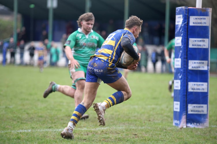 Olli Scriven crosses for the first of his two tries