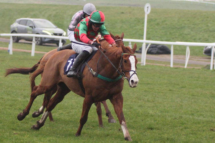 Richardson races clear to win the penultimate race