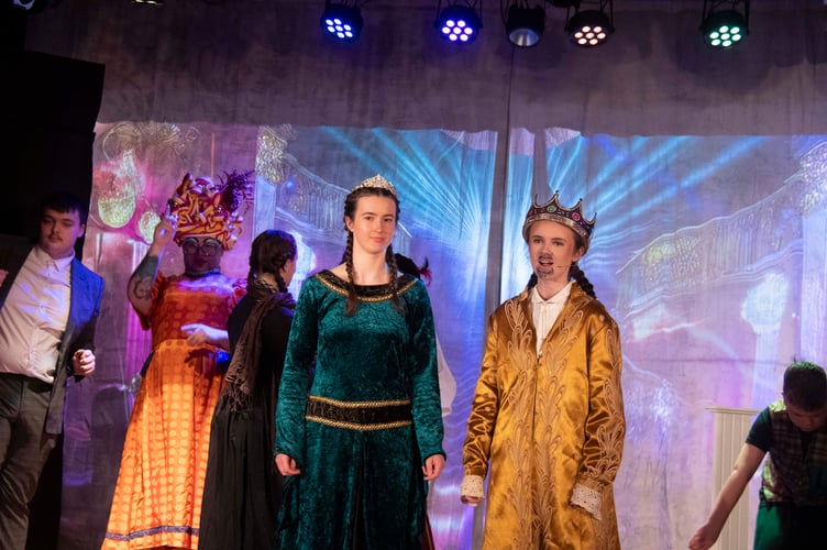 Queen Gentley (Zara Davies) and  King Gentley (Mia Taylor).