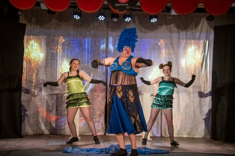 Dame Edna Average (Nick Taylor) with backing dancers.