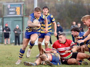 Leaders Blackwood blow Mon away in first game of 26 