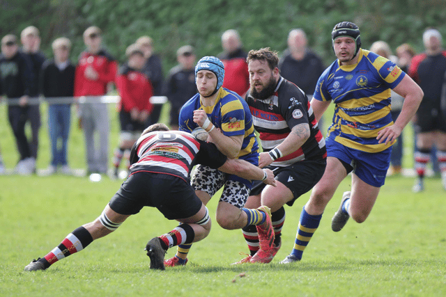 Tabb kicks 17 points as Mon down United