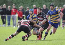 Tabb kicks 17 points as Mon down United