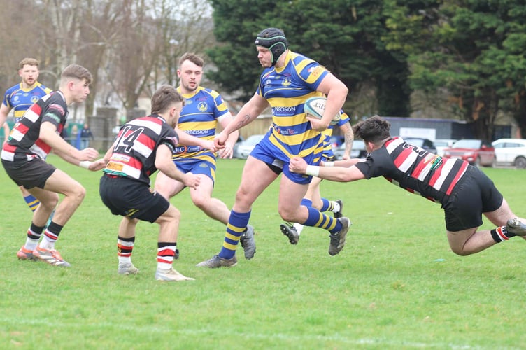 Shaun Hobbs outmuscles the Pontypool Utd defence to cross for the first of his 2 tries