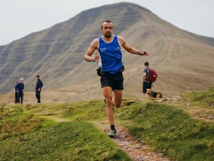 Stellar Dellar takes Cribyn fell race 