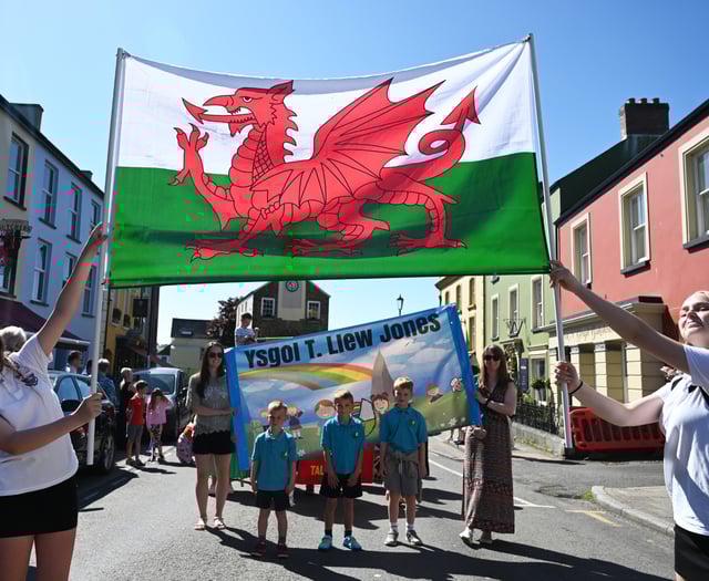 Design a logo for the national Urdd Eisteddfod