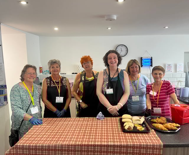 Volunteers save tonnes of food from waste