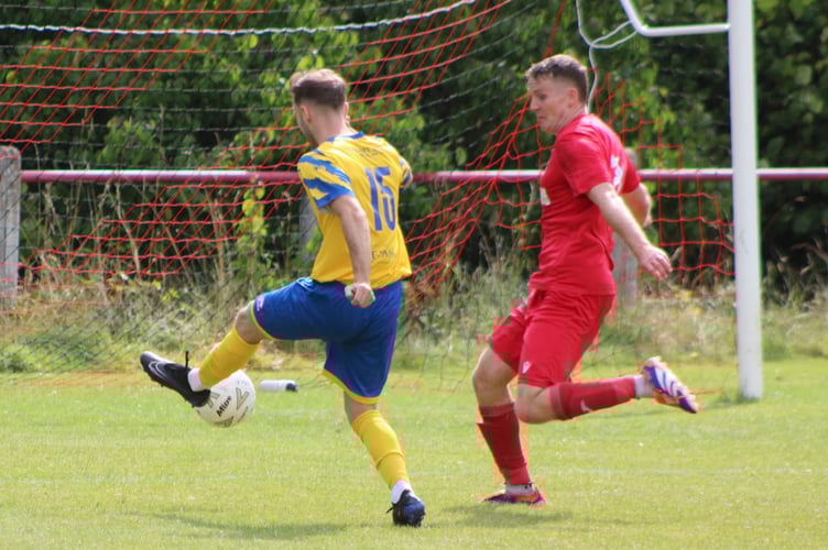 Iwan Mooney puts Monmouth 2-1 up