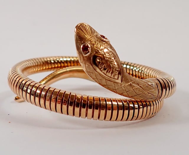 Antiques and collectables sale at Smiths Auction Rooms in Newent