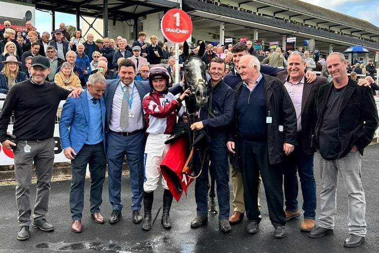 Sticktotheplan won the Grade 2 Dragonbet Persian War Novice’s Hurdle at Chepstow under Champion Welsh jockey Sean Bowen