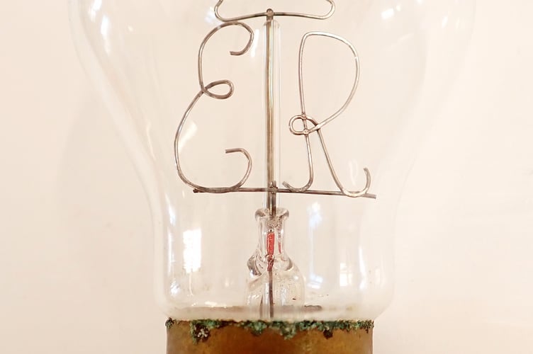 Queen Elizabeth Coronation Light Bulb (1)