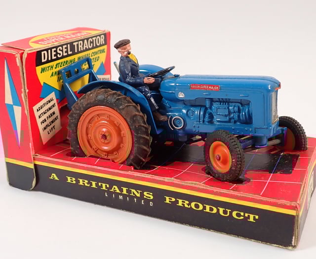 Smiths Newent Auctions' Christmas sale items online