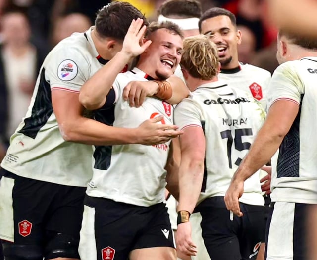 Evans help us... and Jarrod does with final kick!