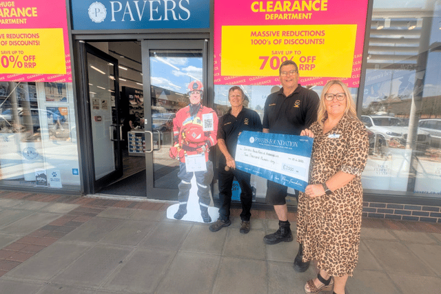 Pavers donates £2,000 to SARA