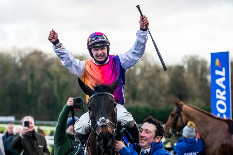 Sean Bowen salutes after winning the Coral Welsh National on Haiti Couleurs