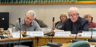 Council leader survives no confidence vote