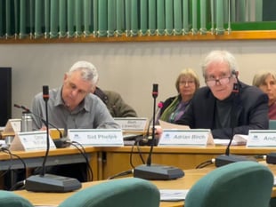 Council leader survives no confidence vote