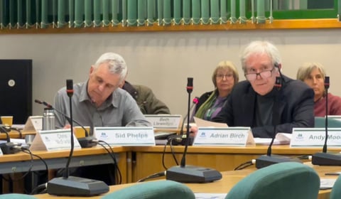 Council leader survives no confidence vote