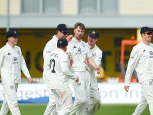 Five wickets for Taylor brings Gloucestershire back into contention