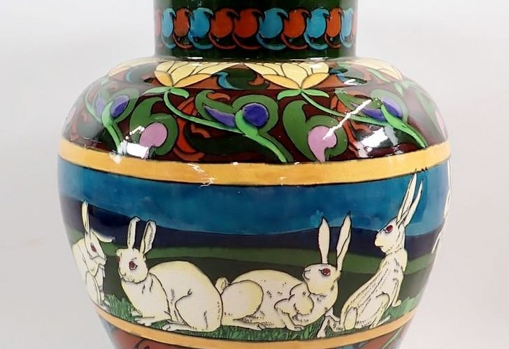 Foley Intarsio White Rabbit Vase